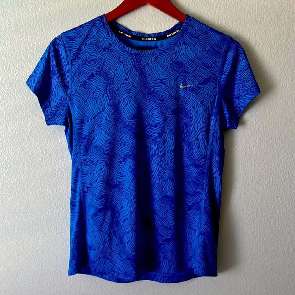 Women’s Medium Nike dry fit workout shirt